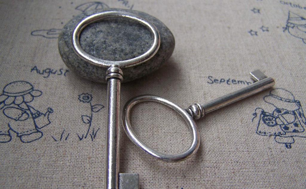 Accessories - 6 Pcs Of Antique Silver Oval Skeleton Key Charms Pendants 30x64mm A1250