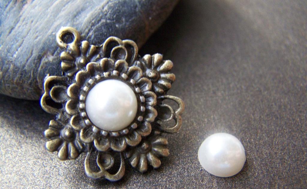 Accessories - 60 Pcs Of Resin Pearl White Round Cameo Cabochons 8mm A2795