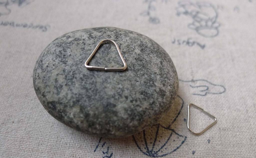 Accessories - 80 Pcs Of Silvery Gray Nickel Tone Triangle Jump Ring Pinch Bail 10x10mm A6066