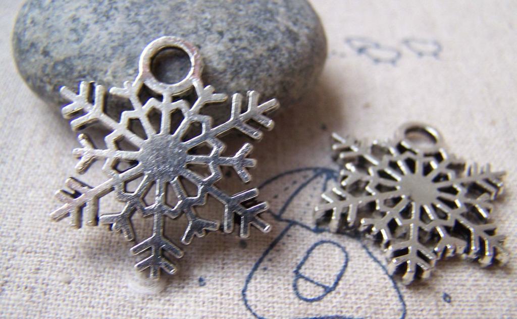 Accessories - Antique Silver Snowflake Charms Thick Pendants 24x27mm Set Of 10 Pcs A1101