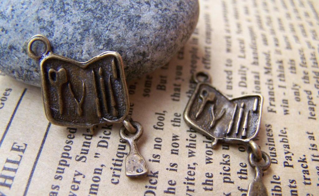 Accessories - Barber Case Pendants Antique Bronze Hairdresser Dangle Charms 12x14mm Set Of 10 Pcs A1402