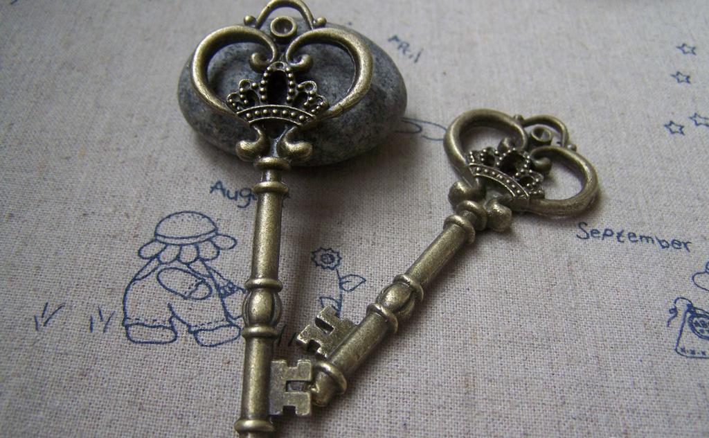 Accessories - Crown Key Pendants Antique Bronze Charms 32x83mm Set Of 5 Pcs A2941