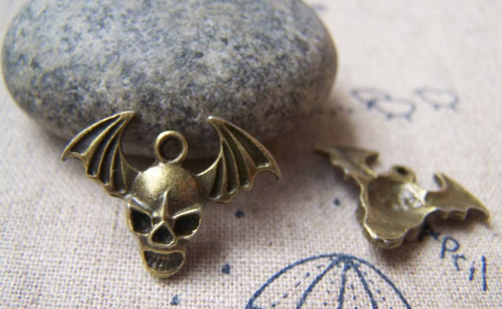 Accessories - Devil Wing Charms Antique Bronze Skull Pendants 22mm Set Of 10 Pcs A1582