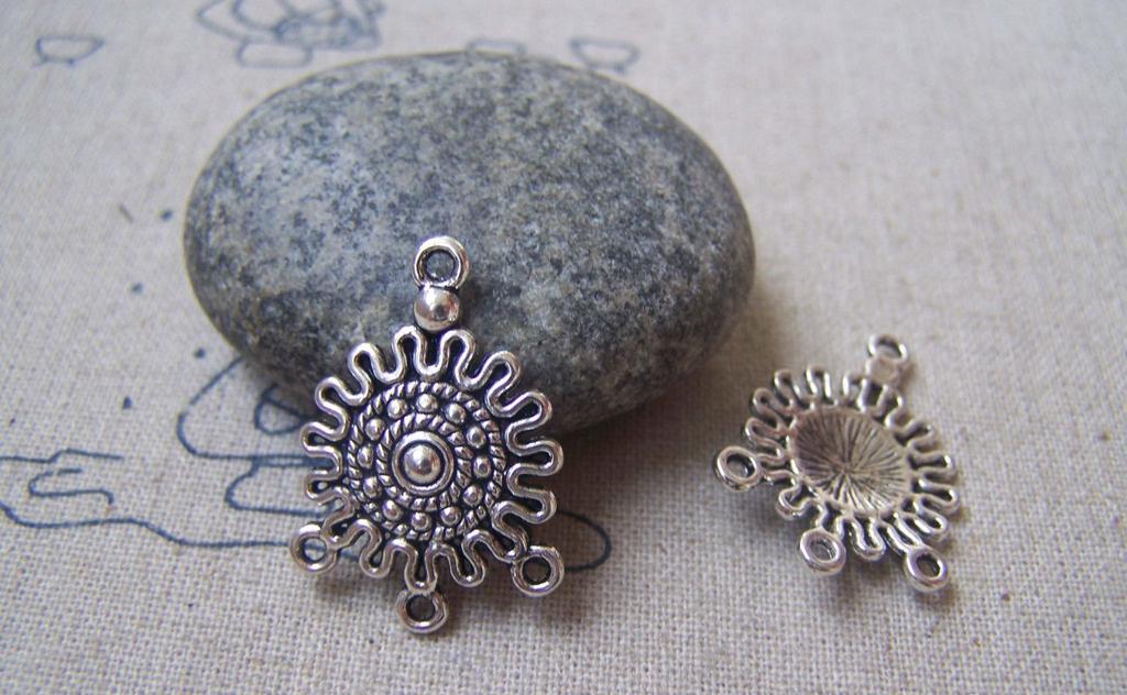 Accessories - Earring Pendant Antique Silver Three Loops Round Charms 17x20mm Set Of 10 A4935