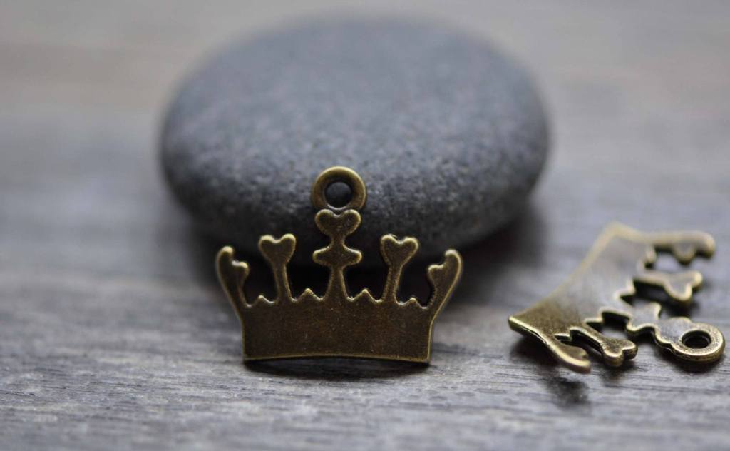 Accessories - Heart Crown Charms Antique Bronze Pendants 6x17mm Set Of 30 Pcs A7823