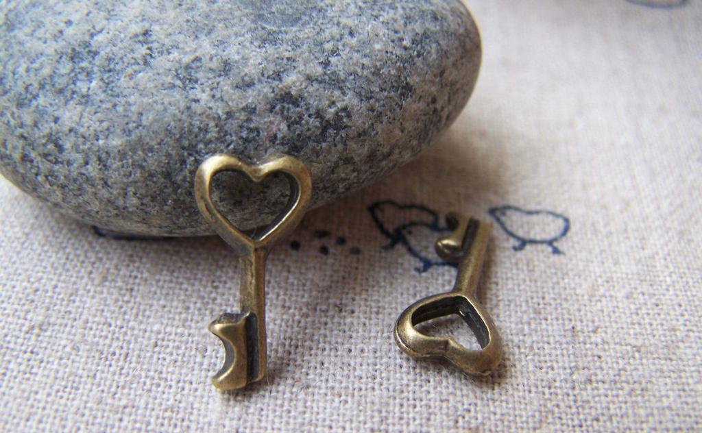 Accessories - Heart Key Charms Antique Bronze 7x15mm Set Of 20 Pcs A181
