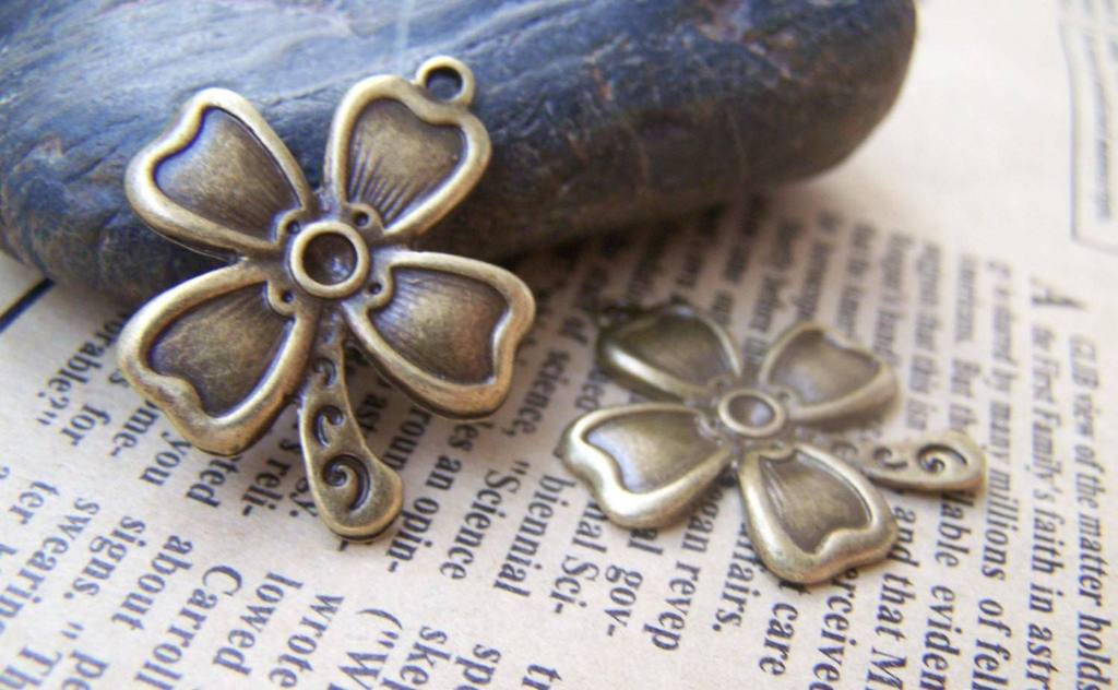 Accessories - Lucky Flower Charms Antique Bronze Four-Leaf Clover Pendants 25mm Set Of 10 A443