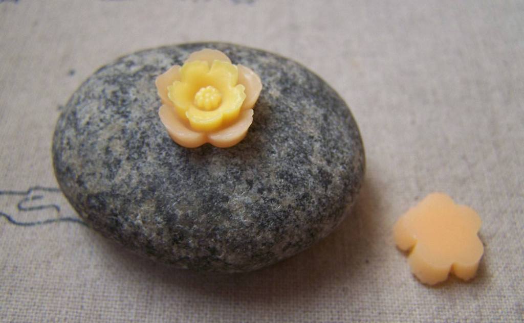 Accessories - Resin Miniature Flower Cameo Yellow And Peach Pink Cabochon 13mm Set Of 20 Pcs A5791