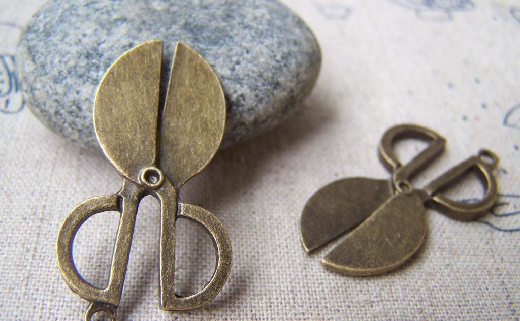 Accessories - Sewing Scissors,Antique Bronze Wide Blade Charms 20x36mm Set Of 10 Pcs A1718