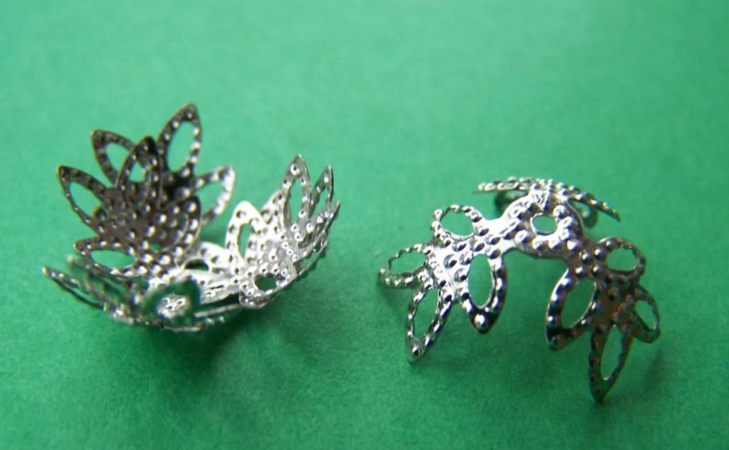 Accessories - Three Leaf Filigree Bead Caps Silvery Gray Nickel Tone Bead Caps 14mm Set Of 100 Pcs A2048