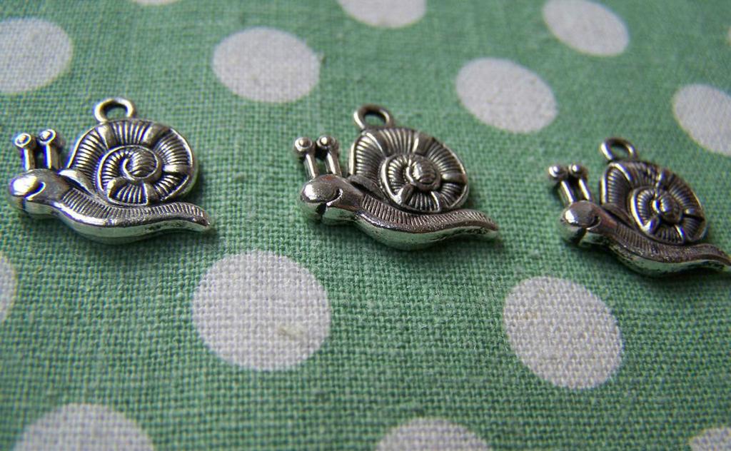 10 pcs Antique Silver Snail Charms Double Sided 16x19mm A1153