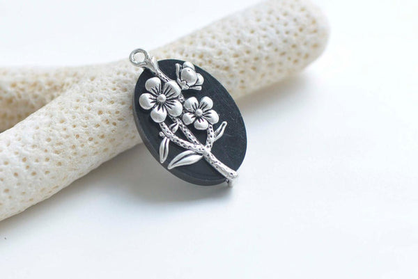 6 pcs of Black Acrylic Oval Pendant with Antique Silver Plum Flower 18x30mm A1243