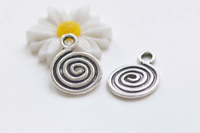 20 pcs of Antique Silver Filigree Round Coiled Spiral Charms 13x18mm A1535