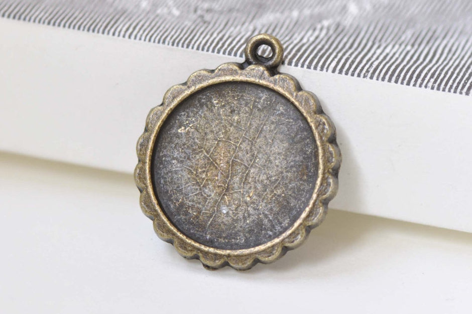 Antique Bronze Flower Pendant Tray Bezel Setting Set of 10 A8452