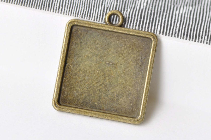 10 pcs Antique Bronze Square Pendant Tray Base 20mm A8660