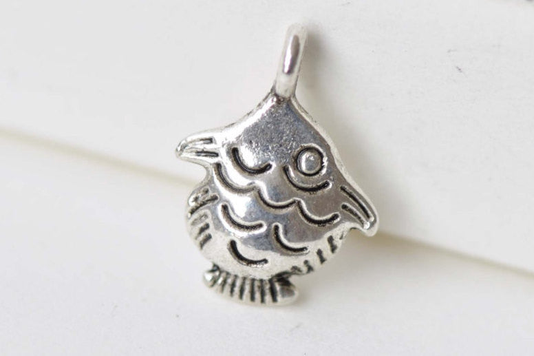 20 pcs Antique Silver Tiny Fish Charms 11x15mm A8674