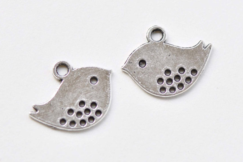20 pcs Antique Silver Flat Baby Bird Sparrow Charms A8647
