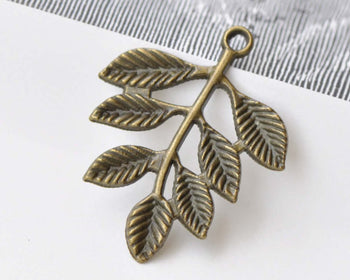 10 pcs Antique Bronze Leaf Charms Pendants 28x34mm A8719