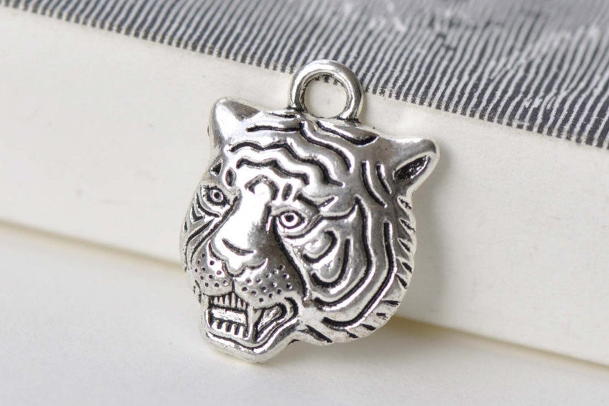 10 pcs Antique Bronze Tiger Head Charms 17x22mm A8772