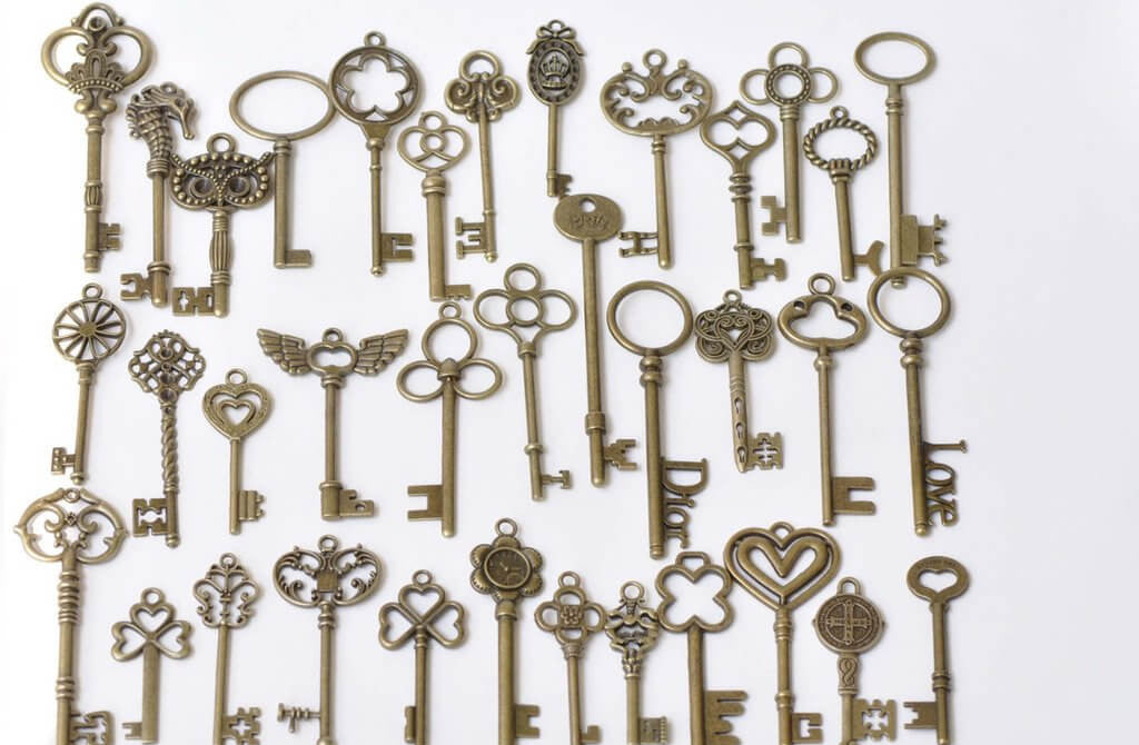 Antique Bronze Skeleton Key Charms Pendants Assorted Set of 36 A8786