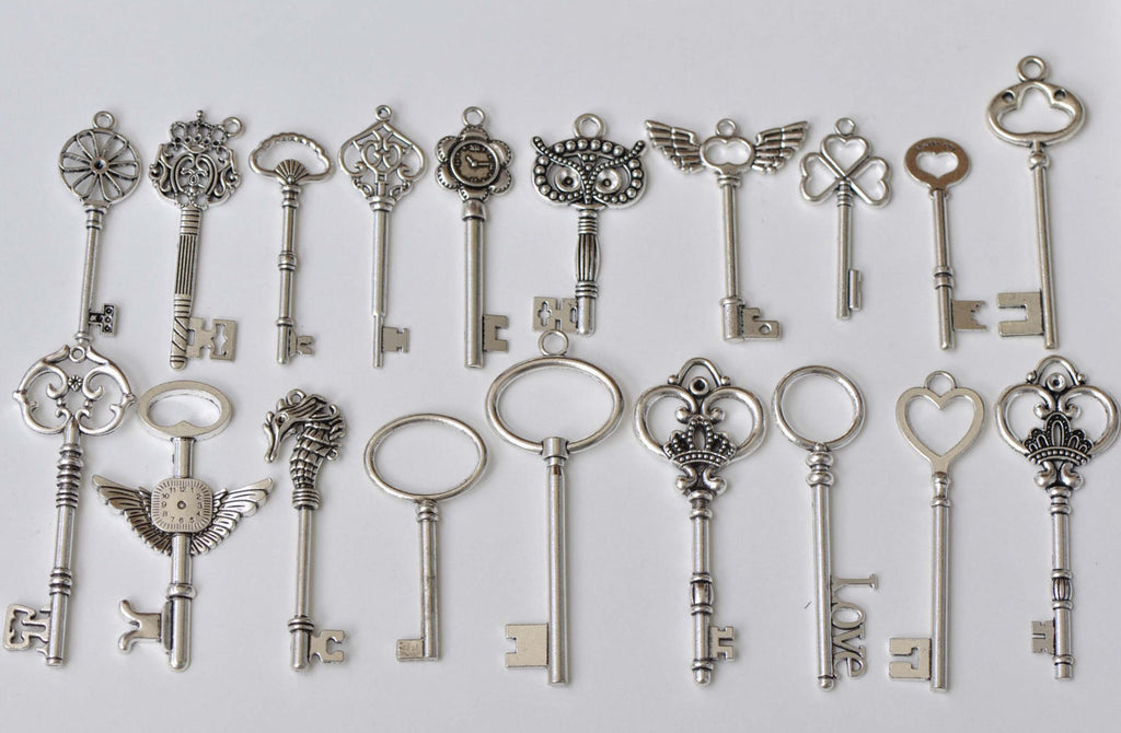 Antique Silver Skeleton Key Charms Pendants Assorted Set of 19 A8787