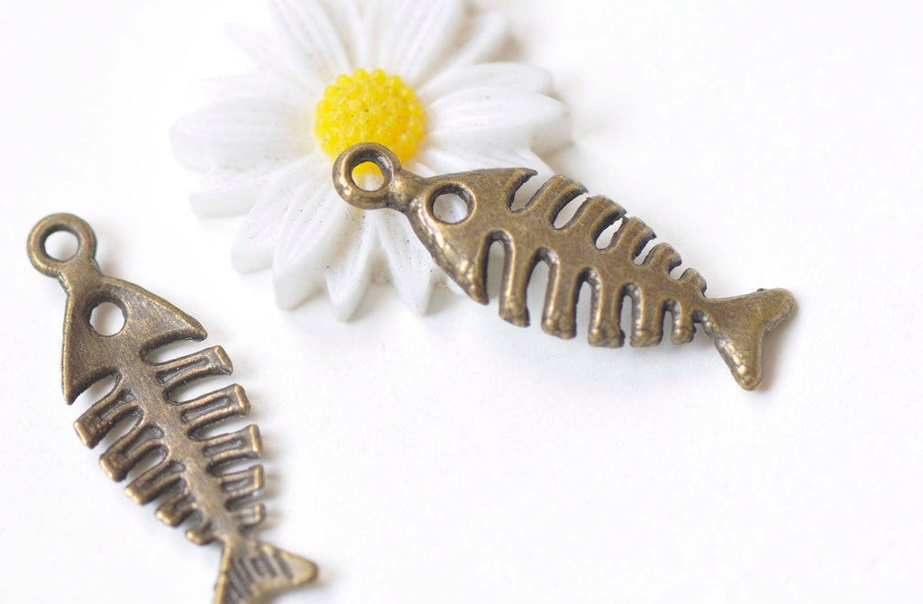 10 pcs Antique Bronze Filigree Fish Bone Pendants Charms 9x25mm A6055