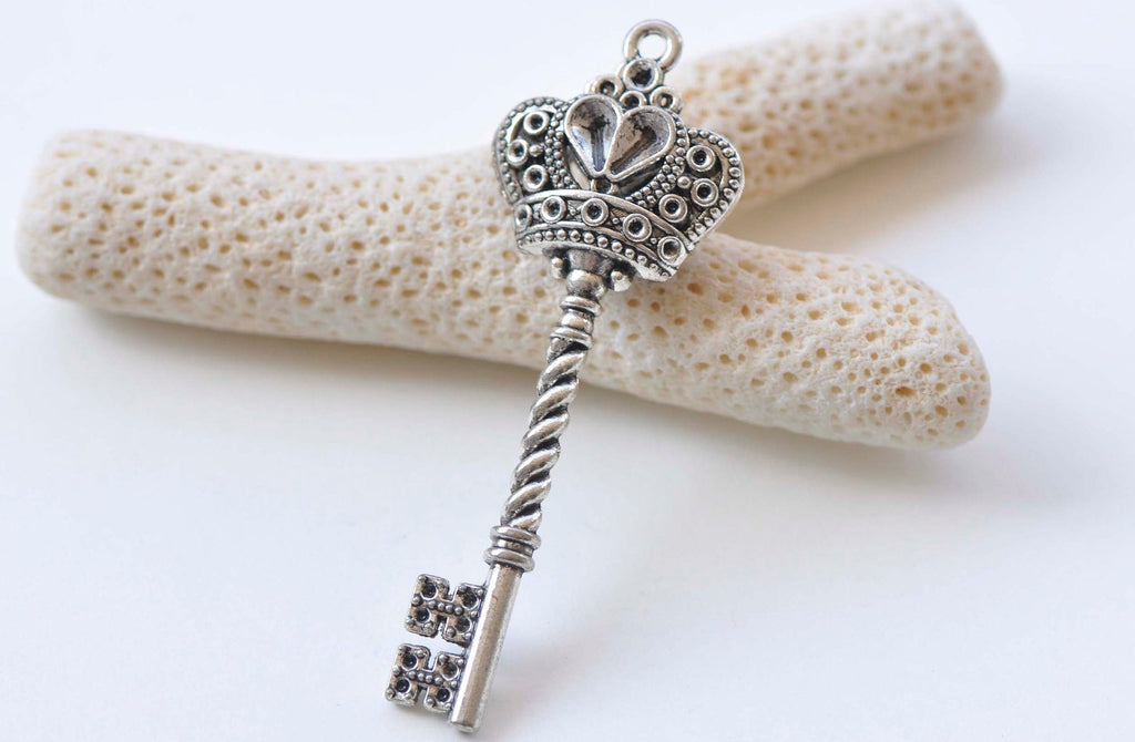 4 pcs of Antique Silver Twisted Crown Key Charms 20x61mm A7537