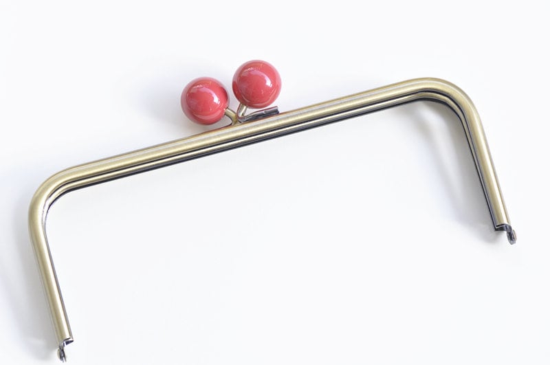 22cm (8") Retro Bronze Purse Frame With Large Red Kisslock Glue-In Style