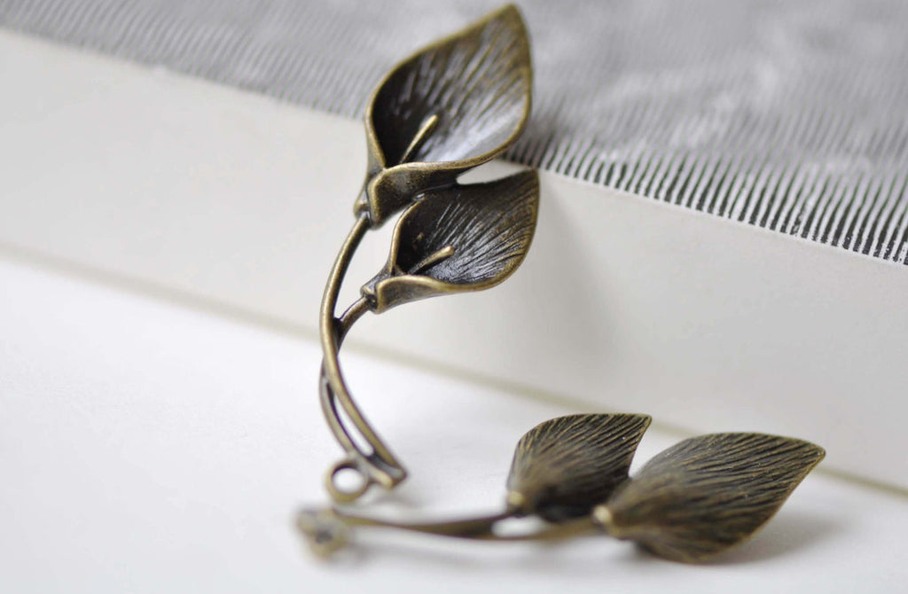 4 pcs Antiqued Brass Calla Lily Flower Pendants Charms 14x33mm A7943