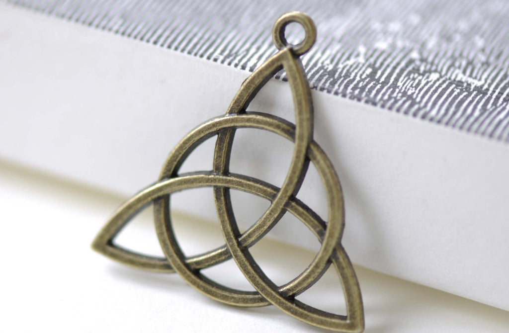 Antique Bronze Celtic Knot Trinity Knot Charms Set of 20 A8000