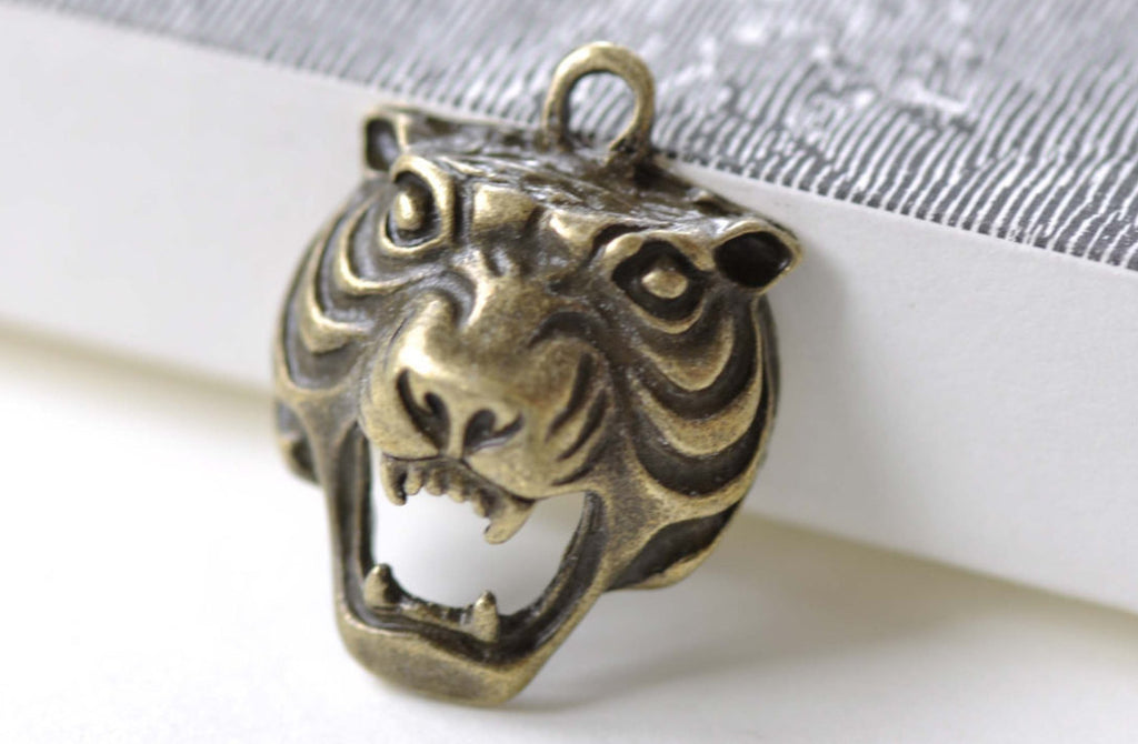 Antique Bronze 3D Tiger Head Skull Charm Pendants Set of 10 A8006