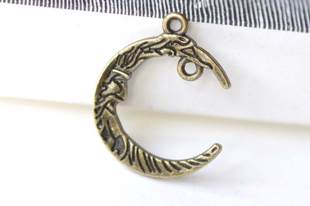 20 pcs Moon Face Connectors Antique Bronze Crescent Charms A8224