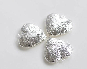 4 pcs of Shiny Silver Heart Shaped Photo Lockets 29mm