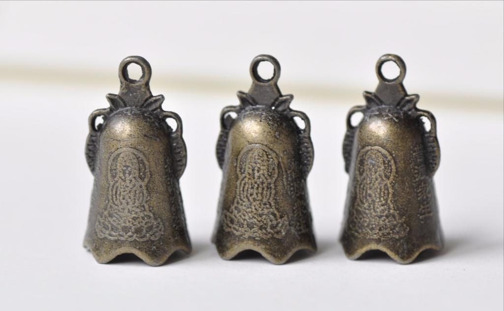 Supplies - 10 Pcs Of Antique Bronze Traditional Chinese Bell Pendants Charms 18x29mm A500