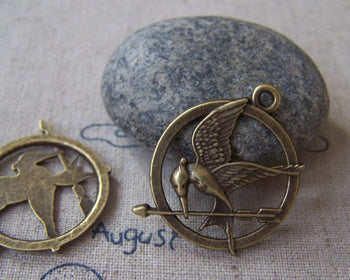Birds, Pets & Animals - 10 pcs Antique Bronze Bird Carrying Arrow Round Circle Pendants A3685