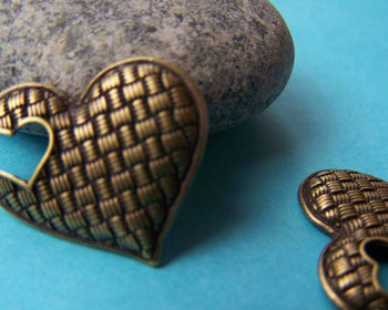 Hearts - 10 pcs Antique Bronze Basketweave Heart Charms 20x22mm A1509