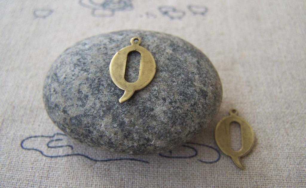 Accessories - 10 Pcs Of Antique Bronze Brass Alphabet Letter Q Charms 10x18mm A2422