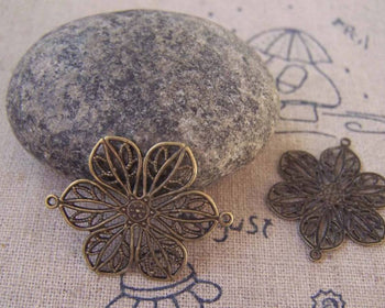 Stampings - 10 pcs Antique Brass Flower Embellishments Connector 20x26mm A5292