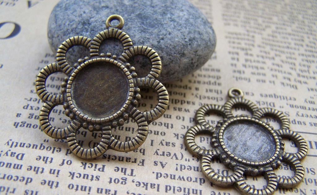 Accessories - 10 Pcs Of Antique Bronze Flower Round Base Settings Match 12mm Cabochon A2435