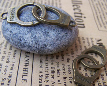 Accessories - 10 Pcs Of Antique Bronze Handcuff Charms Double Sided 27x36mm A558