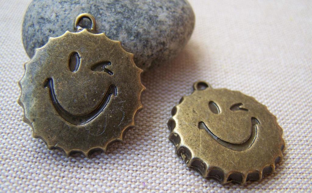 Accessories - 10 Pcs Of Antique Bronze Happy Face Drink Bottle Cap Charms 25mm A717