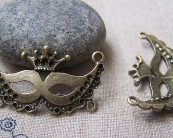 Accessories - 10 Pcs Of Antique Bronze Huge Crown Halloween Face Mask Pendants 20x39mm A2934