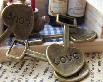 Accessories - 10 Pcs Of Antique Bronze Love Heart Spade Charms 17.5x36mm A3727