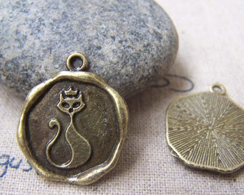 Accessories - 10 Pcs Of Antique Bronze Lovely Cat Crown Queen Charms Pendants 20mm A2929