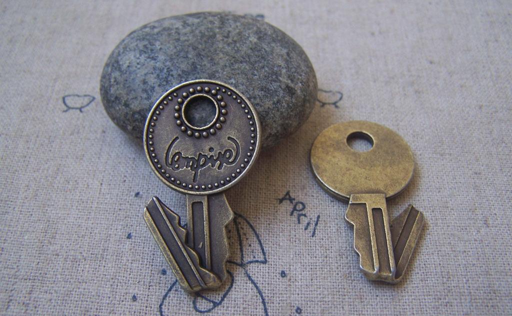 Accessories - 10 Pcs Of Antique Bronze Lovely Key Charms 21x37mm A4951