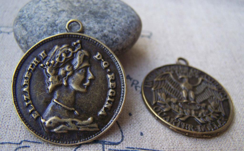 Accessories - 10 Pcs Of Antique Bronze Queen Elizabeth II Quarter Dollar Coin Charms 31x36mm A1037
