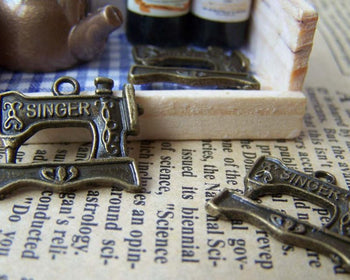 Accessories - 10 Pcs Of Antique Bronze Sewing Machine Charms 18x20mm A3361
