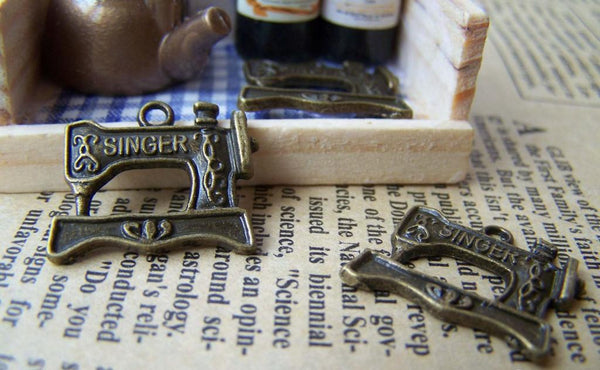 Accessories - 10 Pcs Of Antique Bronze Sewing Machine Charms 18x20mm A3361