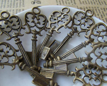 Accessories - 10 Pcs Of Antique Bronze Skeleton Key Charms 17x43mm A178