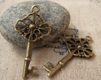 Accessories - 10 Pcs Of Antique Bronze Skeleton Key Charms 18x39mm A168